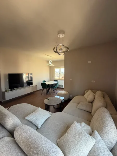 Tirane, jepet me qera apartament 2+1+Ballkon Kati 6, 700 € (Don Bosko)