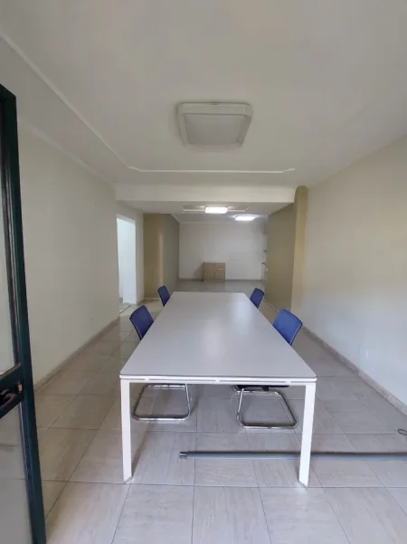 Tirane, jepet me qera ambjent biznesi Kati 2, 100 m² 1.500 € (Xheko Imperial)
