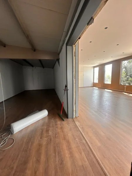 Tirane, jepet me qera magazine , 680 m² 4.600 € (AUTOSTRADA TIRANE-DURRES)