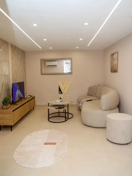 Tirane, jepet me qera shtepi 1+1+Ballkon Kati 0, 50 m² 1.300 € (RRUGA E DIBRES)