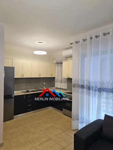 Tirane, jepet me qera apartament 2+1+Ballkon Kati 1, 76 m² 585 € (RRUGA 5 MAJI)