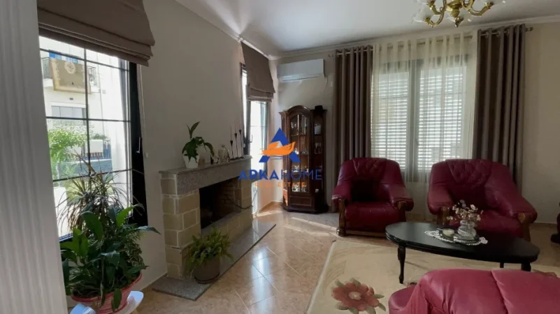 Tirane, jepet me qera Vile 3+1 Kati 3, 300 m² 3.751 € 