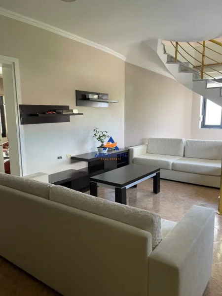 Tirane, jepet me qera Vile 3+1 Kati 3, 300 m² 3.751 € 