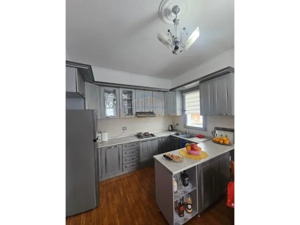 Durres, jepet me qera apartament 3+1 Kati 2, 100 m² 350 € (Spitalle, Durres)