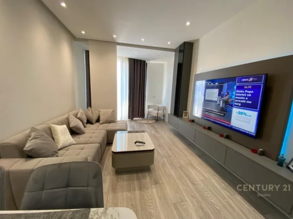 Tirane, jepet me qera apartament 1+1 Kati 13, 75 m² 700 € (mine peza)