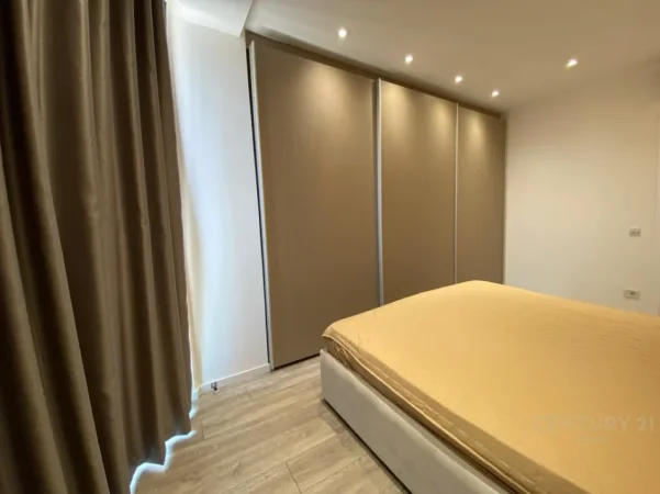 Tirane, jepet me qera apartament 1+1 Kati 13, 75 m² 700 € (mine peza)