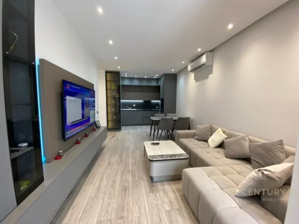 Tirane, jepet me qera apartament 1+1 Kati 13, 75 m² 700 € (mine peza)