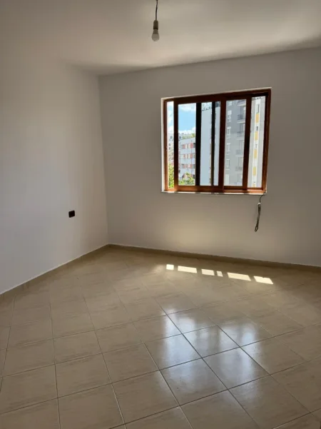 Tirane, jepet me qera nga Pronari, pa-komision apartament 1+1+Aneks+Ballkon Kati 5, 57 m² 40.000 leke (Rr Ali demi pall.72 shk 3 Ap 29)