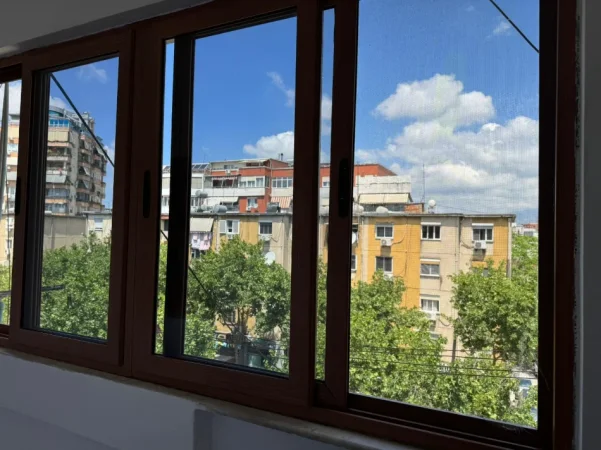 Tirane, jepet me qera nga Pronari, pa-komision apartament 1+1+Aneks+Ballkon Kati 5, 57 m² 40.000 leke (Rr Ali demi pall.72 shk 3 Ap 29)