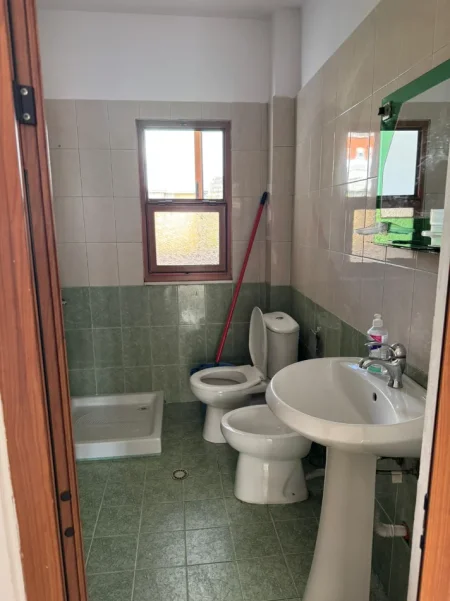 Tirane, jepet me qera nga Pronari, pa-komision apartament 1+1+Aneks+Ballkon Kati 5, 57 m² 40.000 leke (Rr Ali demi pall.72 shk 3 Ap 29)