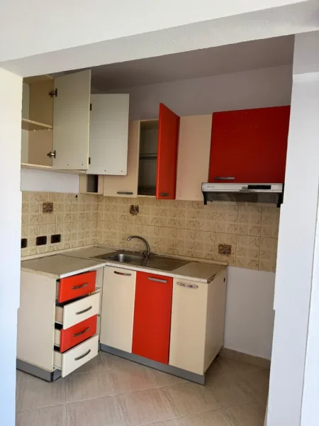 Tirane, jepet me qera nga Pronari, pa-komision apartament 1+1+Aneks+Ballkon Kati 5, 57 m² 40.000 leke (Rr Ali demi pall.72 shk 3 Ap 29)