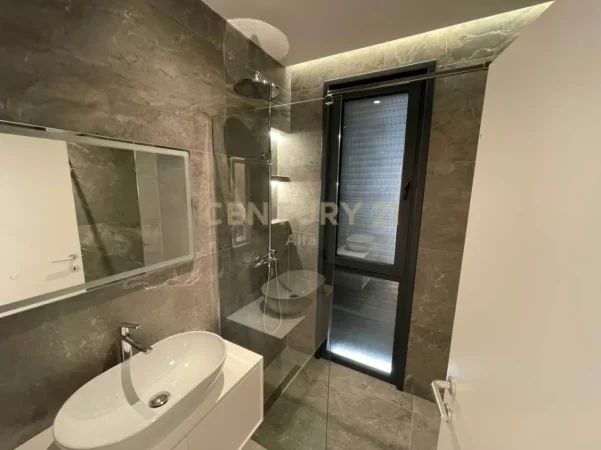 Tirane, jepet me qera apartament 2+1 Kati 2, 105 m² 1.300 € (liqeni i thate pa malore)