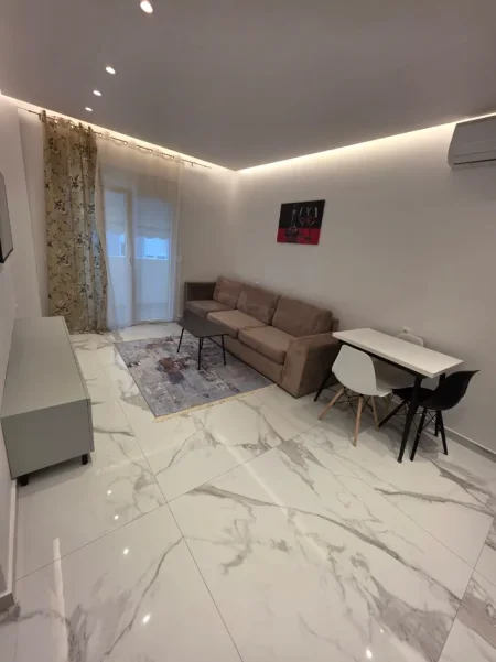 Tirane, jepet me qera apartament 1+1+Aneks+Ballkon Kati 2, 530 € (zogu i zi)