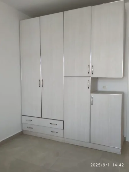 Tirane, jepet me qera apartament 2+1+Ballkon Kati 6, 78 m² 650 € (Rruga e Kavajes)