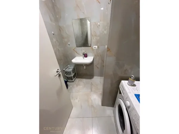 Tirane, jepet me qera apartament 1+1 Kati 3, 65 m² 470 € 
