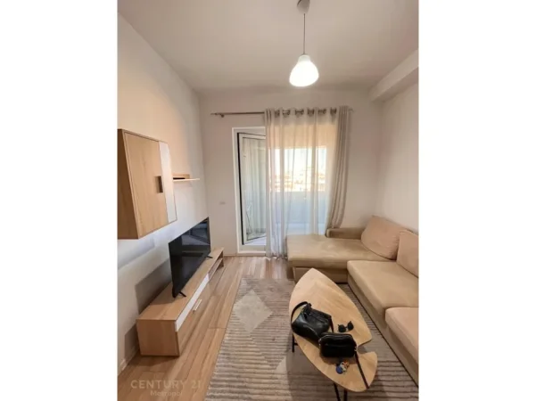 Tirane, jepet me qera apartament 1+1 Kati 3, 65 m² 470 € 
