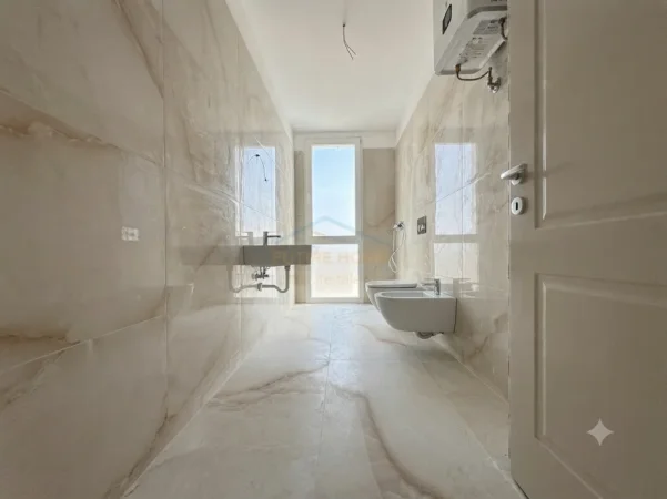 Tirane, jepet me qera apartament 1+1+Ballkon Kati 4, 71 m² 400 € (bulevardi i ri)