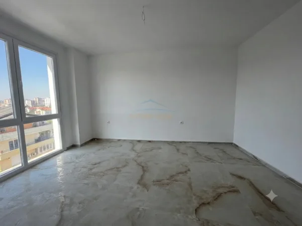 Tirane, jepet me qera apartament 1+1+Ballkon Kati 4, 71 m² 400 € (bulevardi i ri)
