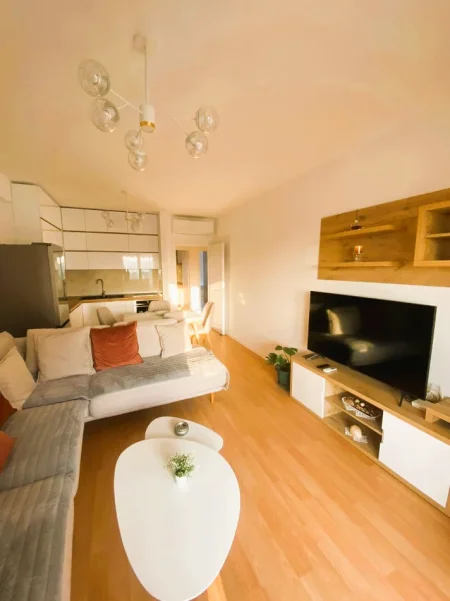 Tirane, jepet me qera apartament 2+1+Aneks+Ballkon Kati 9, 100 m² 650 € (5 Maji)