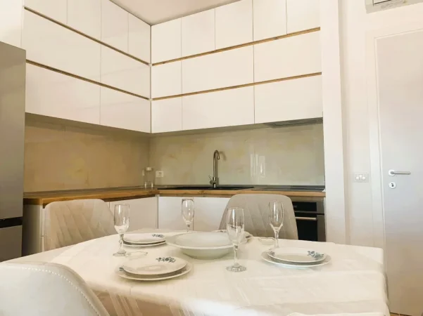 Tirane, jepet me qera apartament 2+1+Aneks+Ballkon Kati 9, 100 m² 650 € (5 Maji)