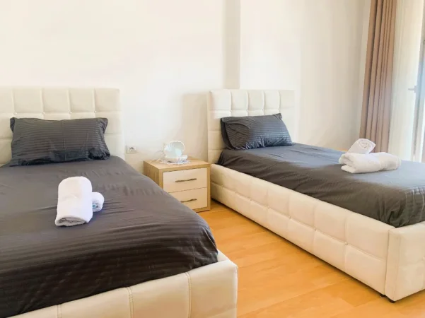 Tirane, jepet me qera apartament 2+1+Aneks+Ballkon Kati 9, 100 m² 650 € (5 Maji)