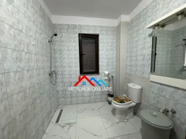 Tirane, jepet me qera apartament 2+1+Ballkon Kati 4, 80 m² 555 € (RRUGA PANDI DARDHA,LAPRAKE)