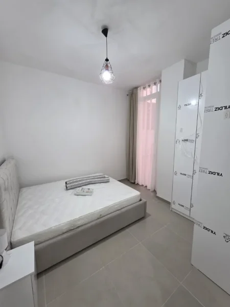 Tirane, jepet me qera apartament 1+1+Aneks+Ballkon Kati 2, 62 m² 400 € (kashar)