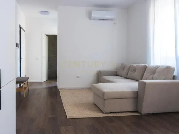 Tirane, jepet me qera apartament 1+1+Ballkon Kati 1, 64 m² 600 € (Stacioni i Trenit)