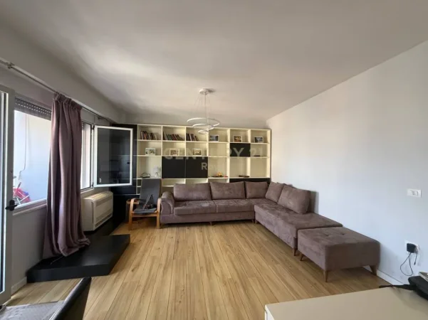 Tirane, jepet me qera apartament 1+1+Ballkon Kati 10, 80 m² 600 € 