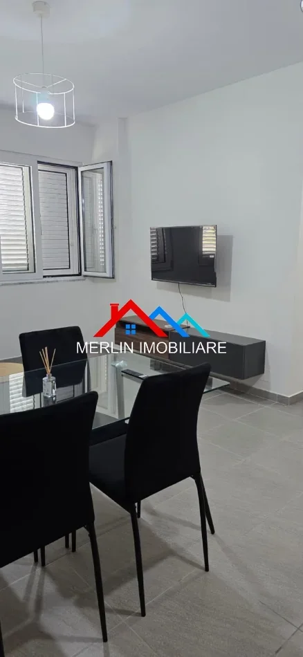 Tirane, jepet me qera apartament 1+1+Ballkon Kati 4, 46 m² 560 € (RRUGA PETRO KORCARI,KOMUNA E PARISIT)