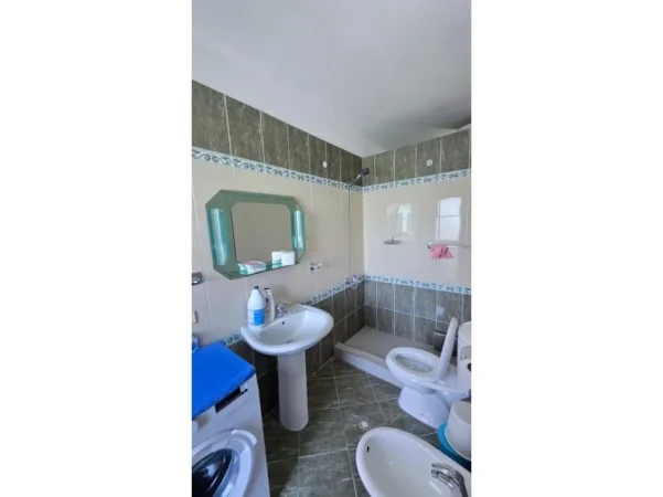 Tirane, jepet me qera apartament 2+1+Ballkon Kati 4, 76 m² 600 € (Materniteti i Ri)