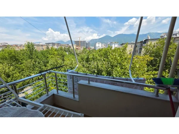 Tirane, jepet me qera apartament 2+1+Ballkon Kati 4, 76 m² 600 € (Materniteti i Ri)