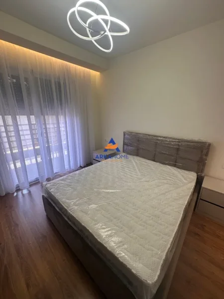 Tirane, jepet me qera apartament 2+1+Ballkon Kati 3, 114 m² 1.000 € 