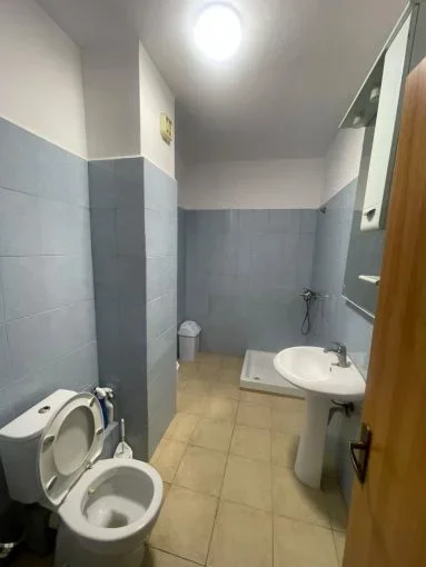 Tirane, jepet me qera apartament 2+1 Kati 3, 90 m² 500 € (Astir)