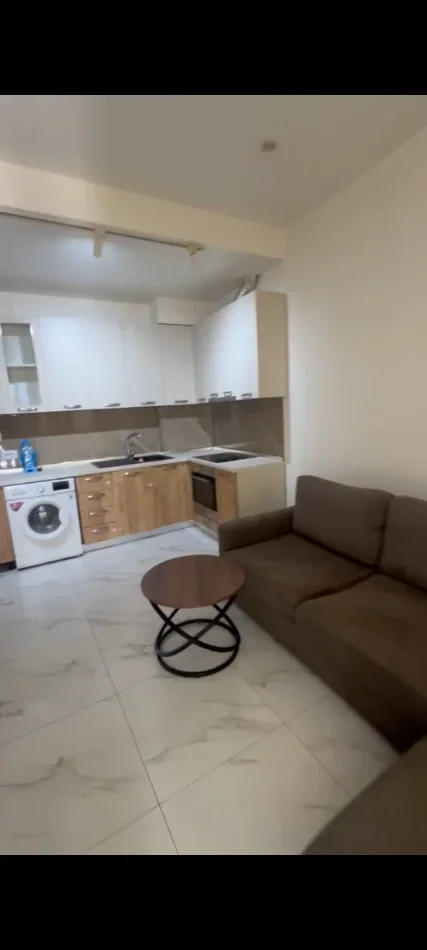 Tirane, jepet me qera apartament 1+1 Kati 1, 50 m² 400 € (Liqeni i thate)