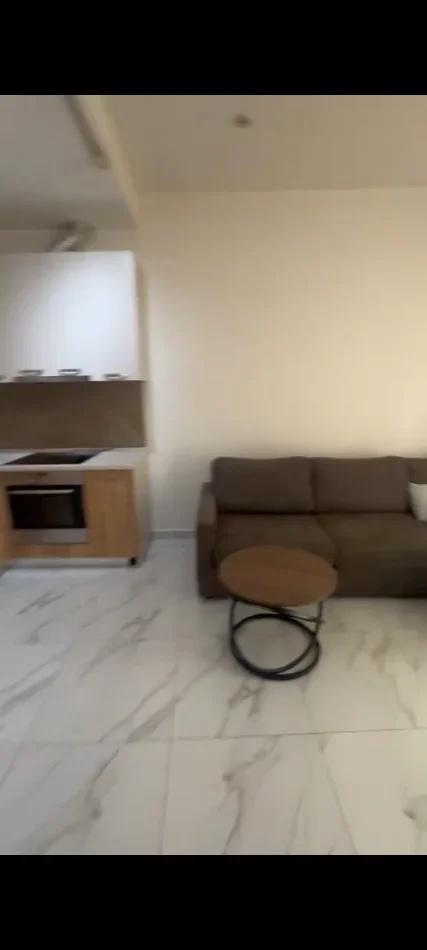 Tirane, jepet me qera apartament 1+1 Kati 1, 50 m² 400 € (Liqeni i thate)