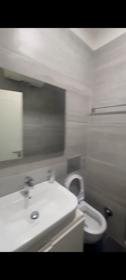 Tirane, jepet me qera apartament 1+1 Kati 1, 50 m² 400 € (Liqeni i thate)