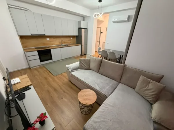 Tirane, jepet me qera apartament 1+1 Kati 7, 60 m² (Ali Demi)