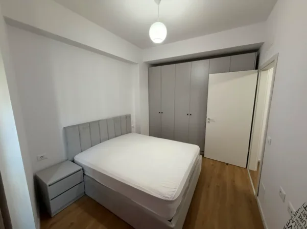 Tirane, jepet me qera apartament 1+1 Kati 7, 60 m² (Ali Demi)