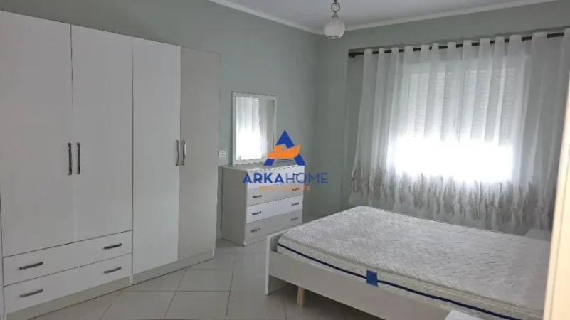 Tirane, jepet me qera apartament 2+1+Ballkon Kati 2, 75 m² 696 € 