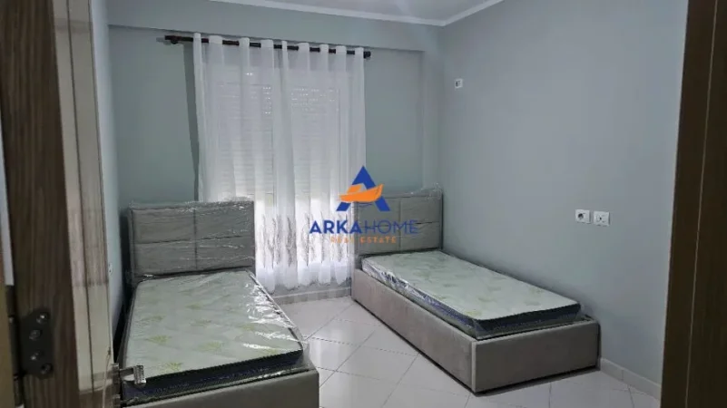 Tirane, jepet me qera apartament 2+1+Ballkon Kati 2, 75 m² 696 € 