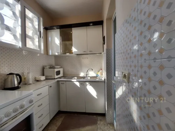 Tirane, jepet me qera apartament 1+1+Aneks+Ballkon Kati 5, 88 m² 600 € (Rruga Luigj Gurakuqi)