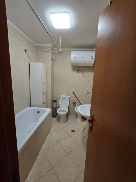 Tirane, jepet me qera apartament 2+1 , 100 m² 850 € (rruga e kosovareve)