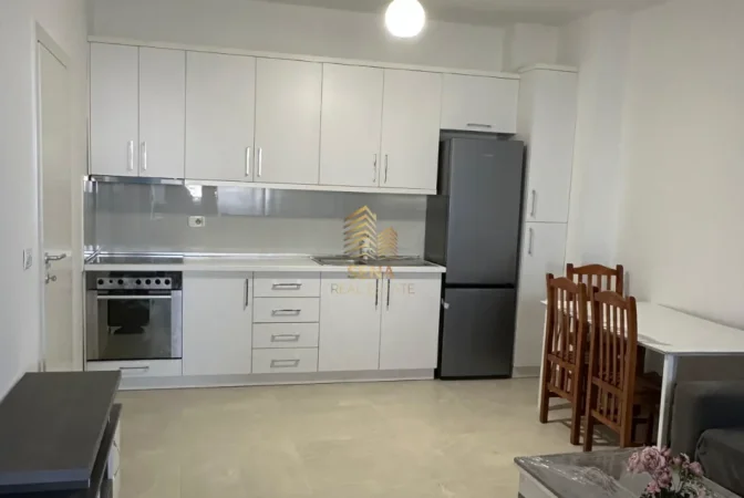 Tirane, jepet me qera apartament 2+1+Ballkon Kati 6, 80 m² 650 € (Rruga e Kavajes)