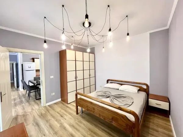 Tirane, jepet me qera apartament 2+1 , 120 m² 1.000 € (Rruga Faik Konica,Arena)