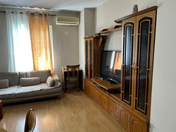 Tirane, jepet me qera apartament 2+1 Kati 3, 100 m² 600 € (Rruga Shahin Toçi)
