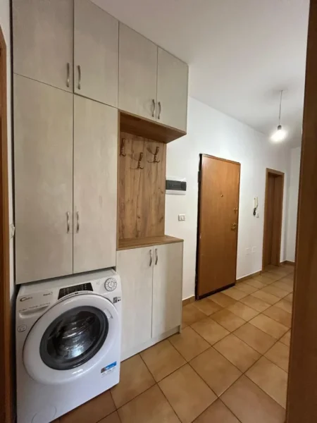 Tirane, jepet me qera apartament 2+1 Kati 3, 100 m² 600 € (Rruga Shahin Toçi)