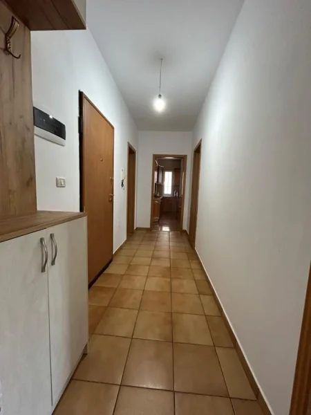 Tirane, jepet me qera apartament 2+1 Kati 3, 100 m² 600 € (Rruga Shahin Toçi)