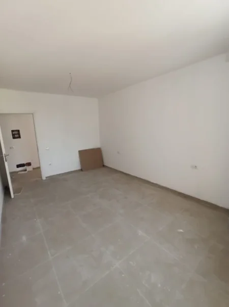 Tirane, jepet me qera zyre , 70 m² 600 € (Qender)