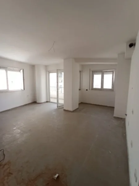Tirane, jepet me qera zyre , 70 m² 600 € (Qender)